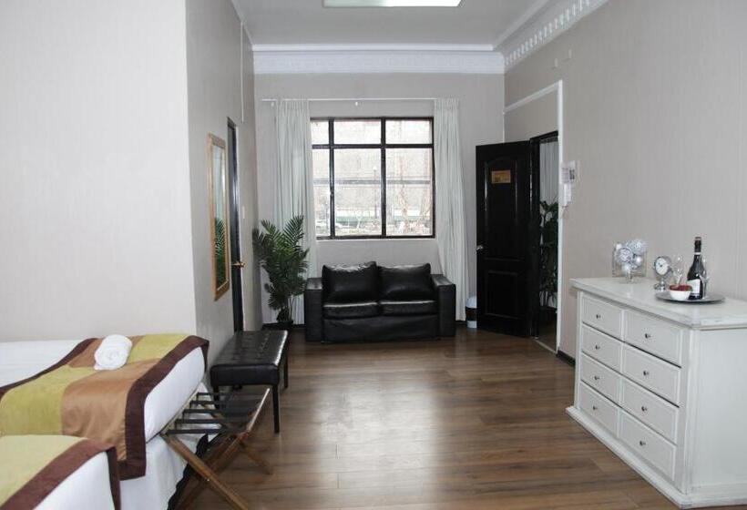 חדר בסיסי לשלושה, Sonetto