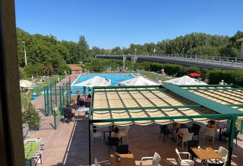 스탠다드 트리플 룸 풀장 전망, El Delfín Verde