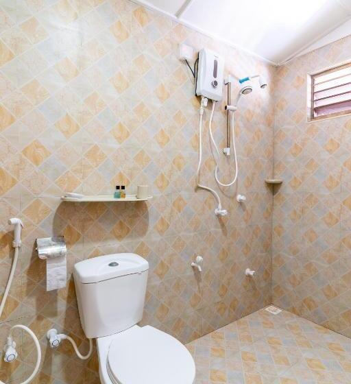 اتاق لوکس با تخت بزرگ, Leisure Inn Guest House