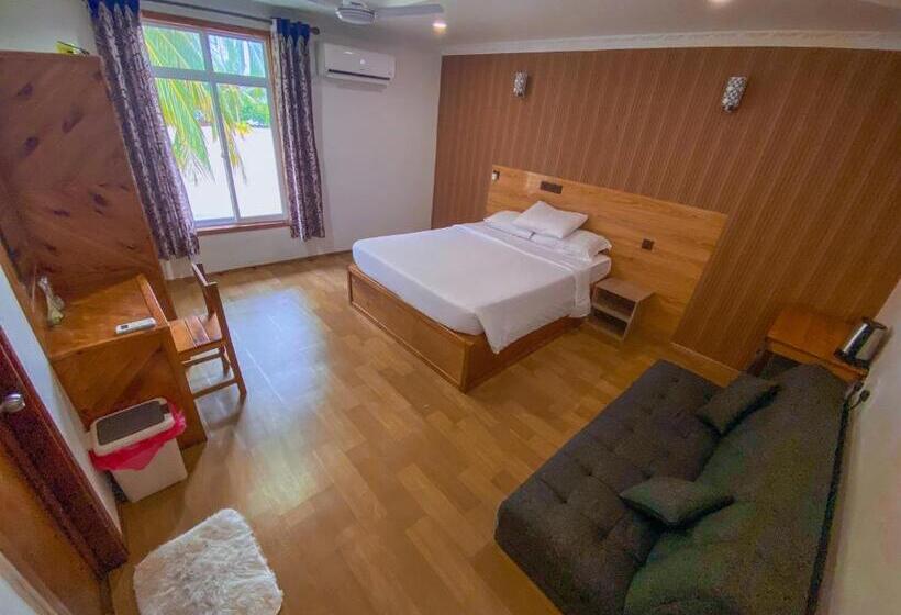 اتاق لوکس با تخت بزرگ, Leisure Inn Guest House