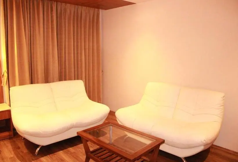 キングサイドベッドのスタンダードワンルーム, Sarovar Portico Somnath