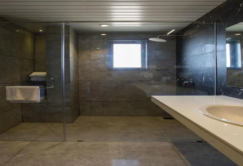 キングサイドベッドのスタンダードワンルーム, Sarovar Portico Somnath