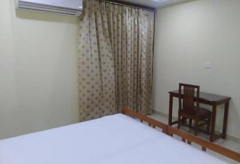 اتاق لوکس با بالکن, Tourist Inn