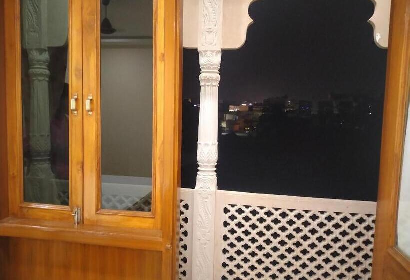 חדר דלוקס עם מרפסת, Tourist Inn