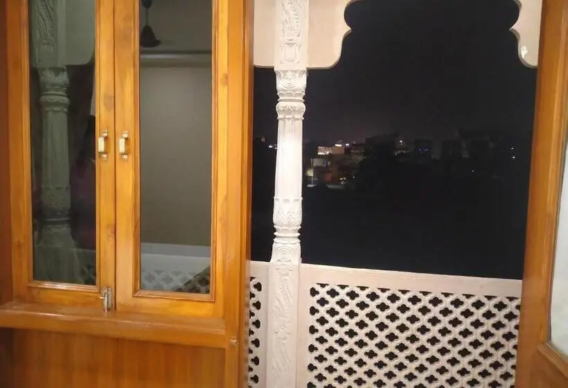 اتاق لوکس با بالکن, Tourist Inn