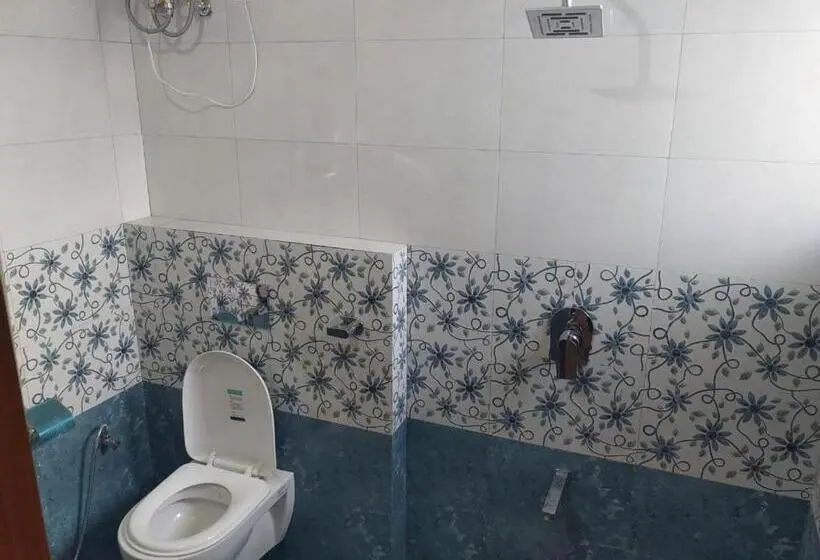 اتاق لوکس خانوادگی, Tourist Inn