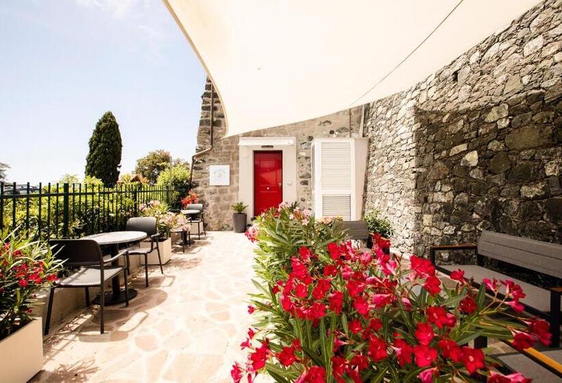 اتاق لوکس با چشمانداز دریا, Bellevue Rooms & Suites