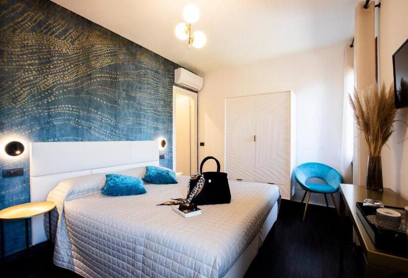 Номер Deluxe Вид на Море, Bellevue   Rooms & Suites