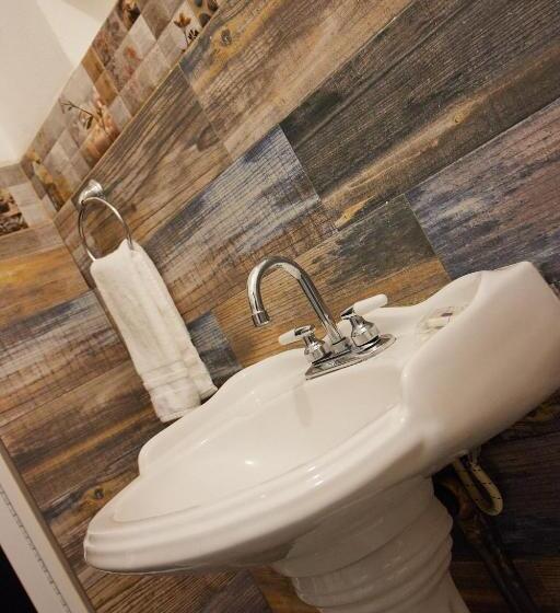 سوییت خانوادگی, Casa Ceci Inn