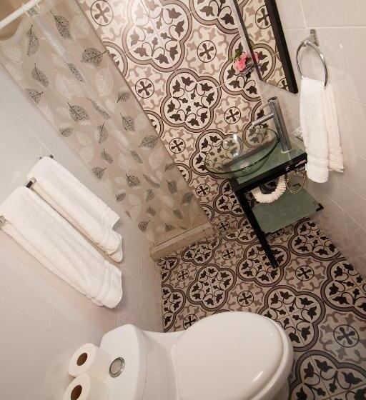 سوییت لوکس, Casa Ceci Inn