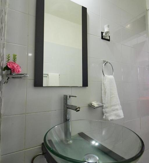 سوییت لوکس, Casa Ceci Inn