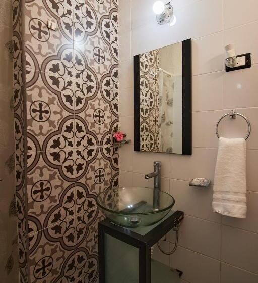 سوییت لوکس, Casa Ceci Inn