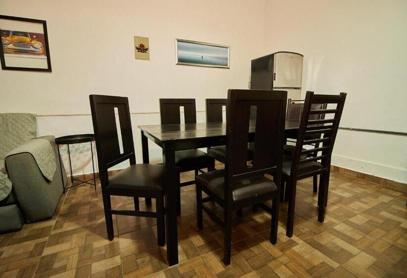 استودیوی لوکس, Casa Ceci Inn