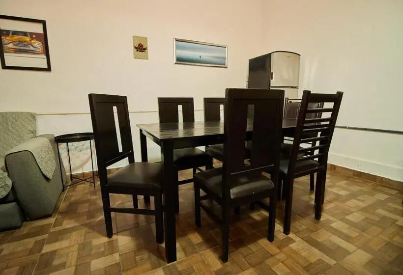استودیوی لوکس, Casa Ceci Inn