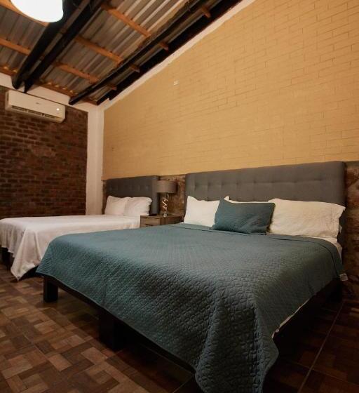 استودیوی لوکس, Casa Ceci Inn