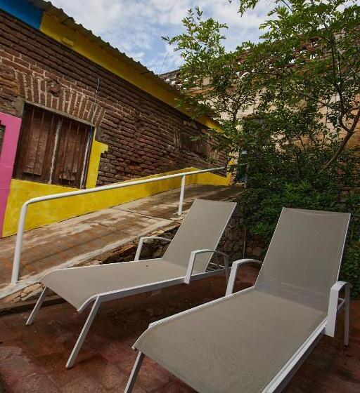 استودیوی لوکس, Casa Ceci Inn