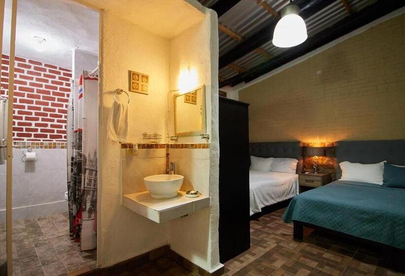 استودیوی لوکس, Casa Ceci Inn