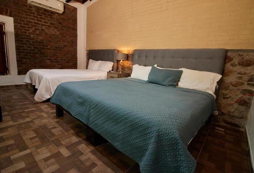 استودیوی لوکس, Casa Ceci Inn