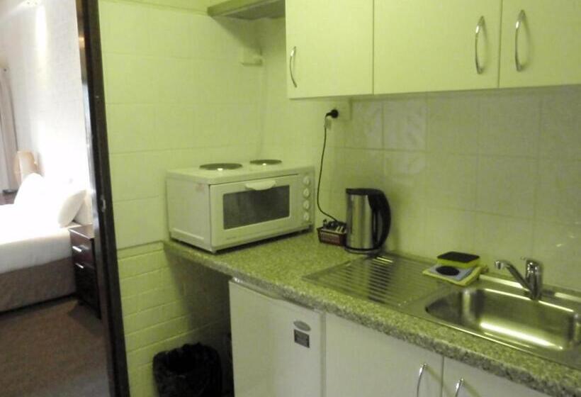 דירת חדר, Cedarwood Apartments