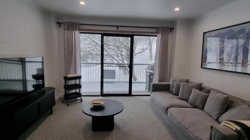 דירת חדר, Cedarwood Apartments