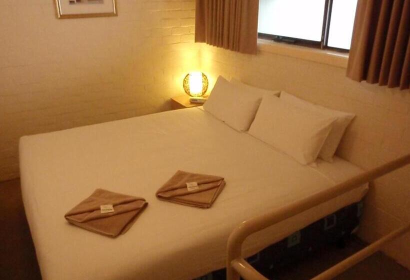 דירת חדר, Cedarwood Apartments