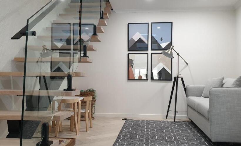 דירת חדר, Cedarwood Apartments