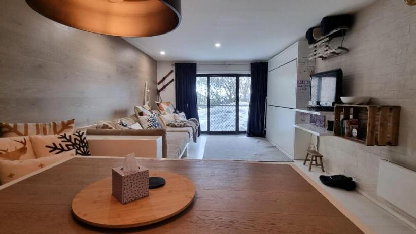 דירת חדר, Cedarwood Apartments