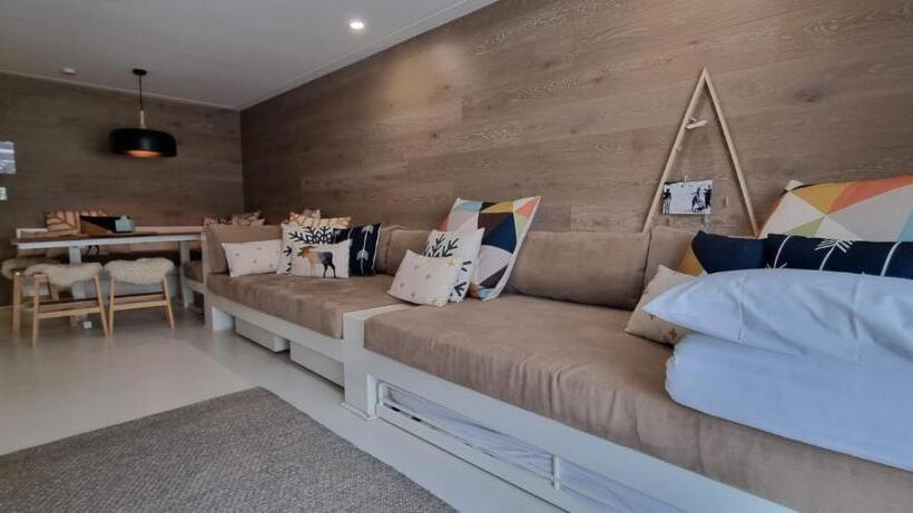 דירת חדר, Cedarwood Apartments