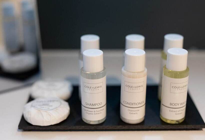 جناح سوبيريور, The Exeter Inn