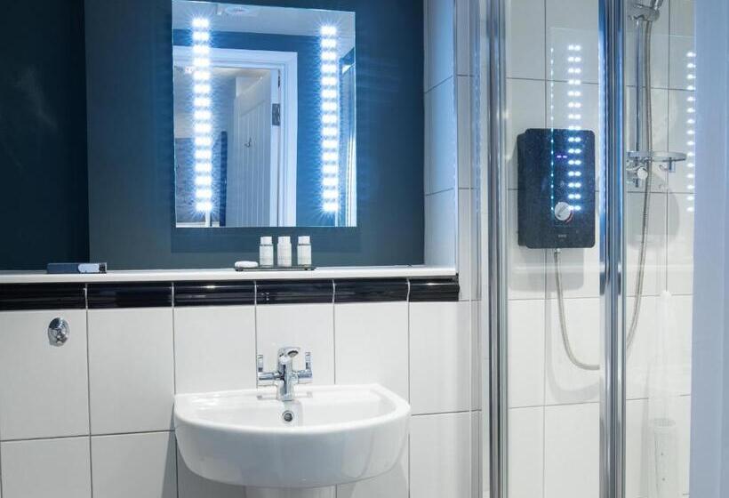 جناح سوبيريور, The Exeter Inn