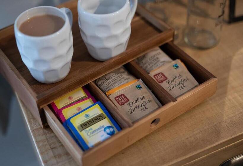 جناح سوبيريور, The Exeter Inn