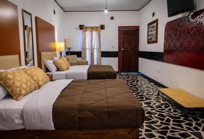 スーペリアールーム, Vitorina Cholula