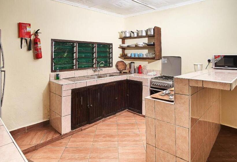 کابین, Coral Beach Resort