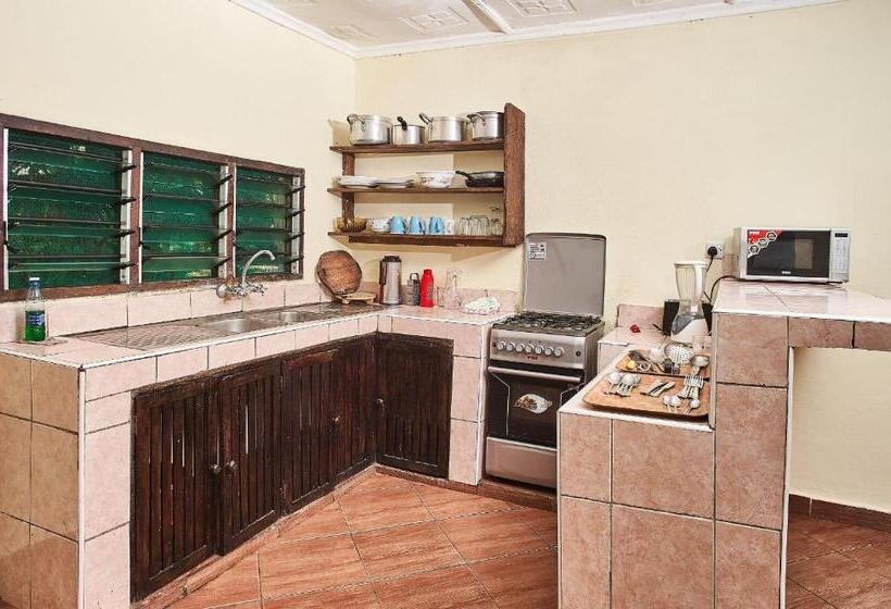 کابین, Coral Beach Resort