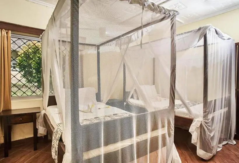 کابین, Coral Beach Resort