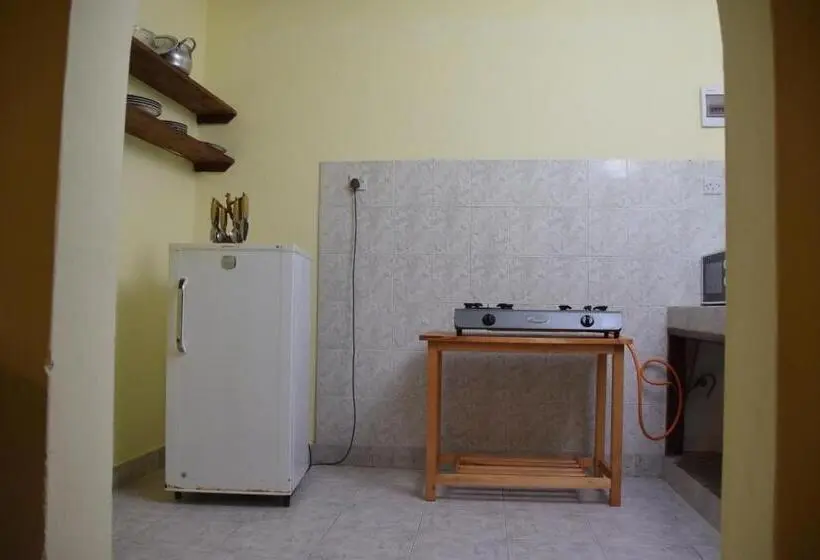 استودیوی استاندارد, Coral Beach Resort