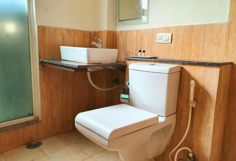 اتاق لوکس, Merriment Hotel Sec 31