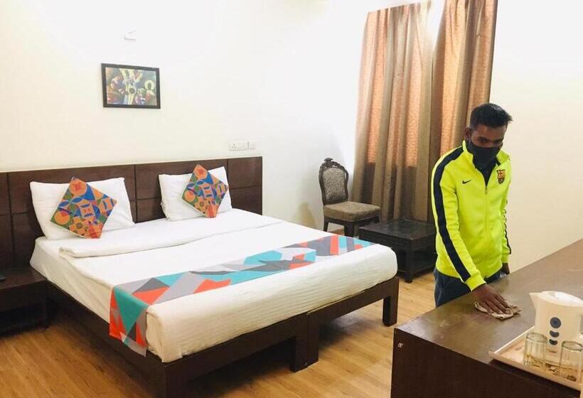 اتاق لوکس, Merriment Hotel Sec 31