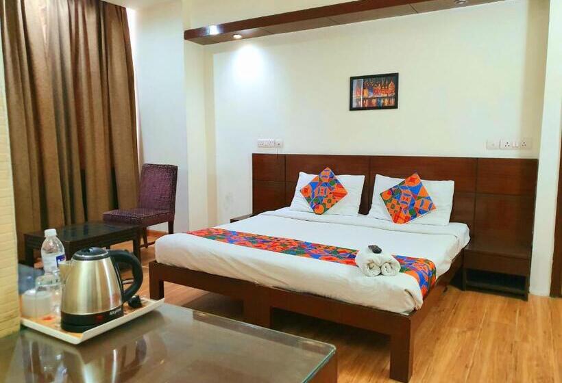 اتاق سوپریور, Merriment Hotel Sec 31