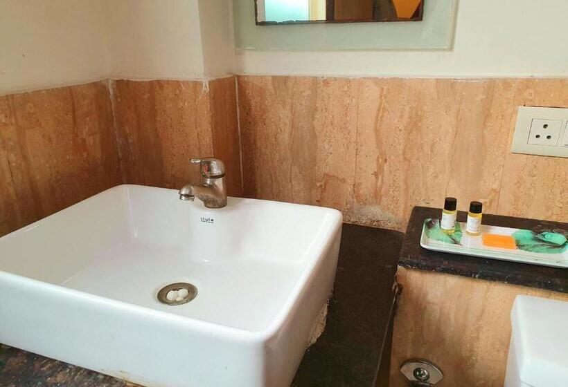 اتاق سوپریور, Merriment Hotel Sec 31