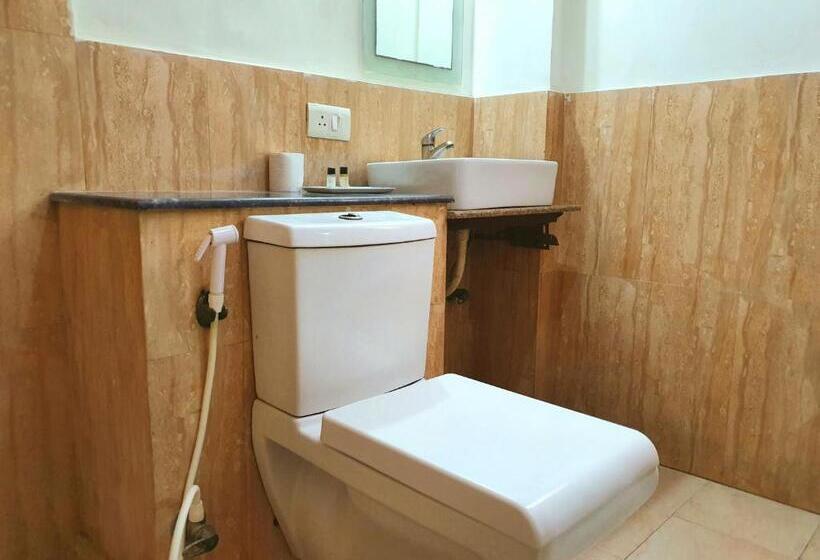 اتاق سوپریور, Merriment Hotel Sec 31