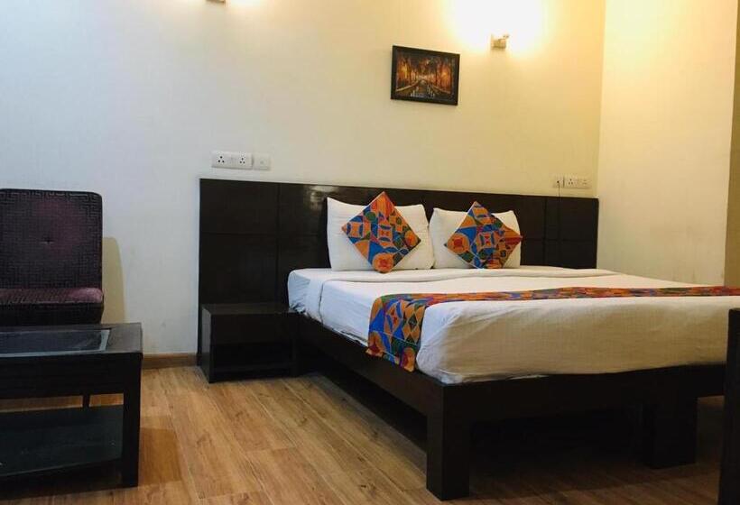 اتاق سوپریور, Merriment Hotel Sec 31