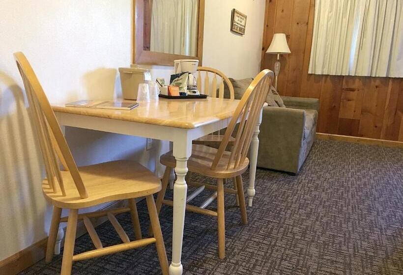 מיטת קינג בסוויטה, Park Motel And Cabins