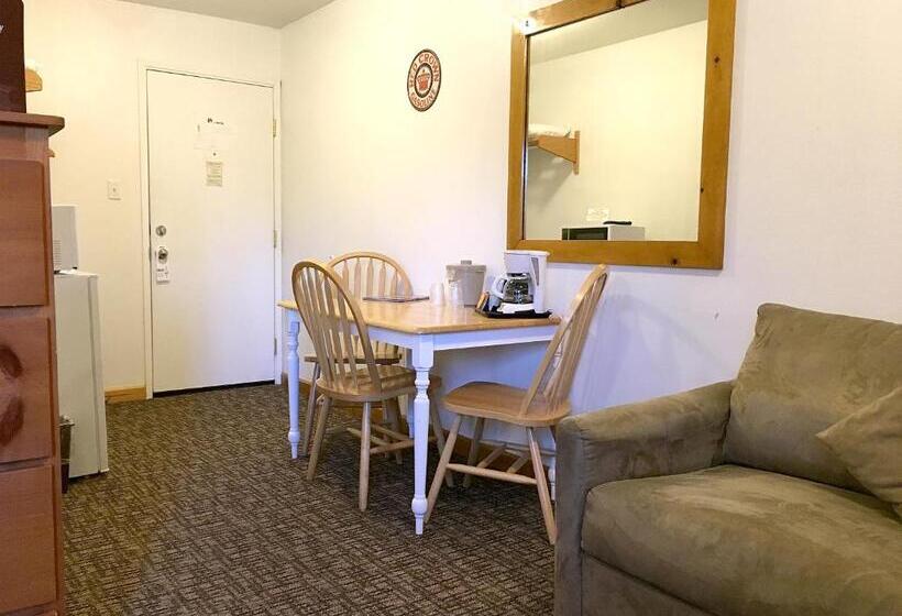 מיטת קינג בסוויטה, Park Motel And Cabins