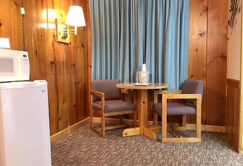 キングサイズベッドのスタンダードルーム, Park Motel And Cabins