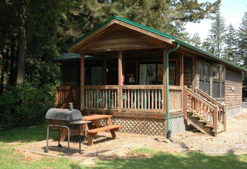 小室, Park Motel And Cabins