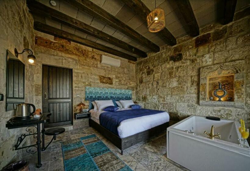 اتاق لوکس با چشم‌انداز, Arinna Cappadocia