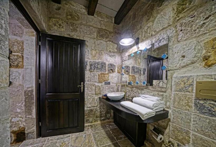 اتاق لوکس با بالکن, Arinna Cappadocia