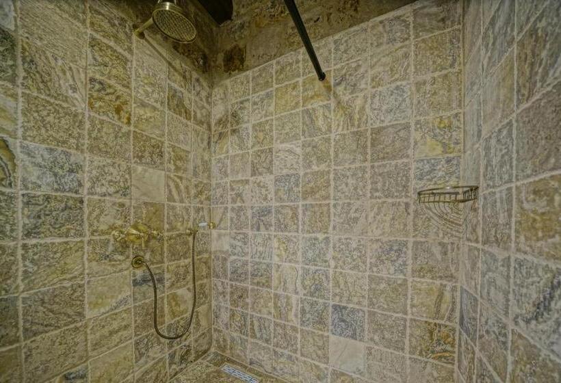 اتاق لوکس با بالکن, Arinna Cappadocia