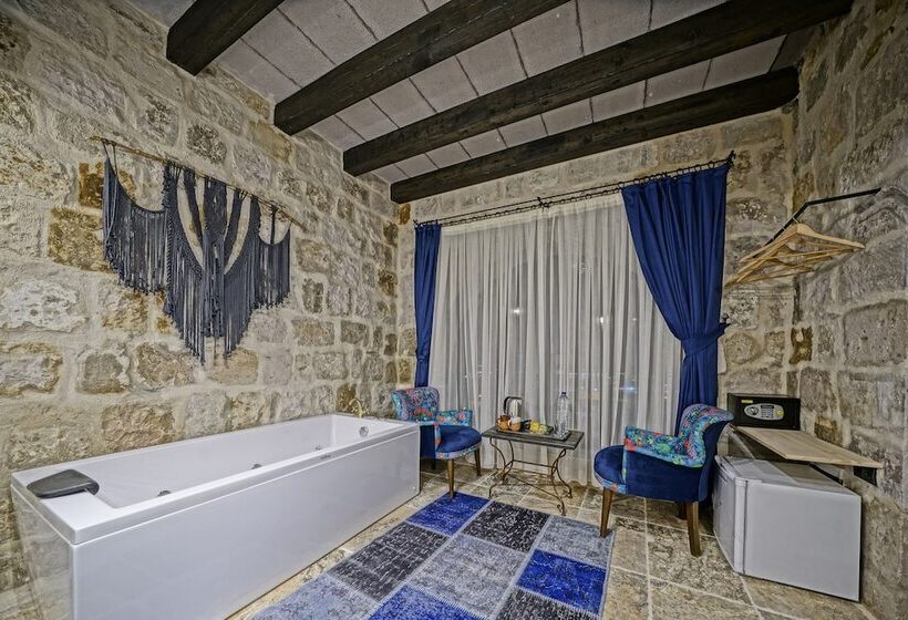 اتاق لوکس با بالکن, Arinna Cappadocia